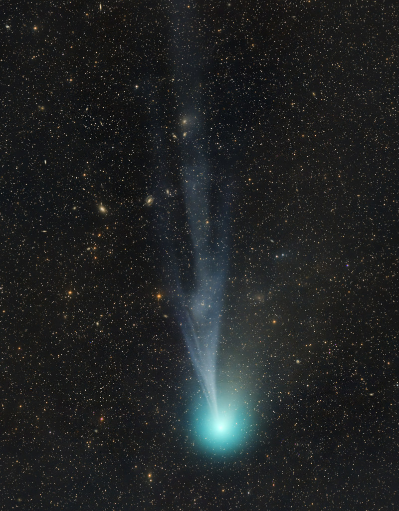 Estrutura na Cauda do Cometa 12P/Pons-Brooks